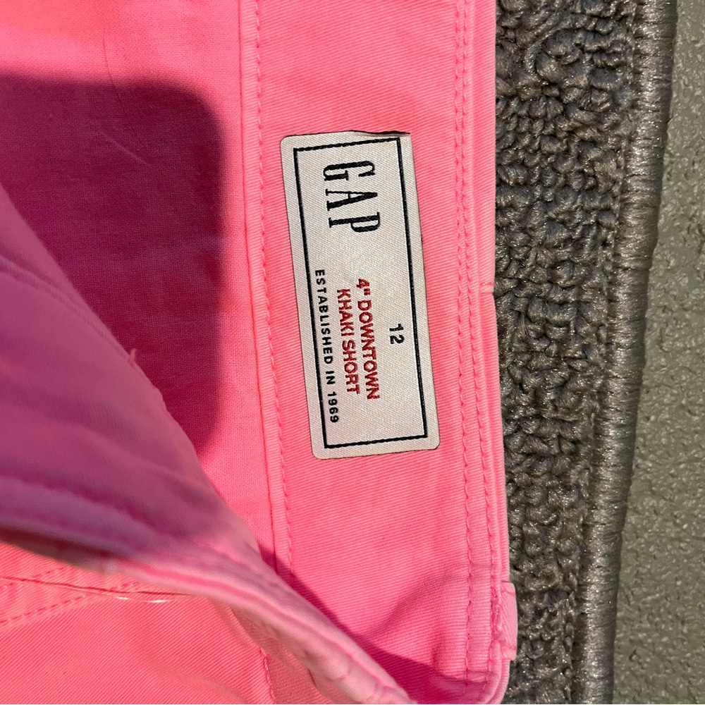 GAP Bright Pink Women's Bermudas NWT - Picture 3 of 4